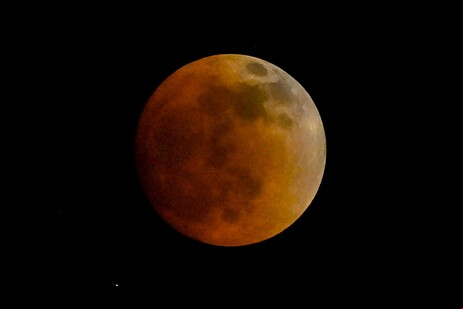 Lua de sangue durante eclipse total na Colômbia