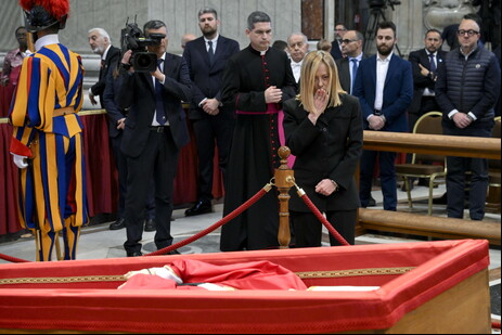 Meloni se despediu de papa Francisco na Basílica de São Pedro