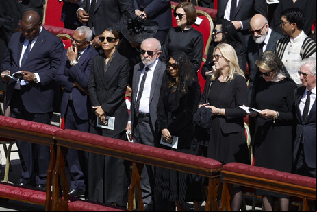 Lula foi um dos vários líderes mundiais que participaram do funeral de Francisco