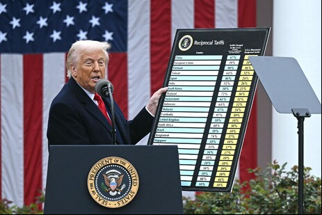 Trump durante anúncio de tarifas recíprocas, em 2 de abril