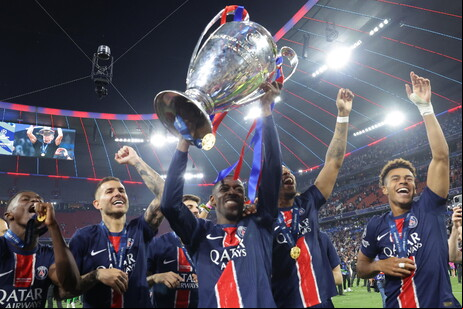 Jogadores do PSG celebram título da Champions League