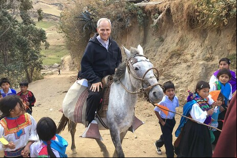 Robert Prevost durante seus tempos de missionário em Chiclayo, no Peru
