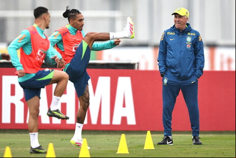 Ancelotti em treino com a seleção