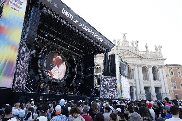 Concerto organizado na Praça San Giovanni recebeu milhares de pessoas - TODOS OS DIREITOS RESERVADOS