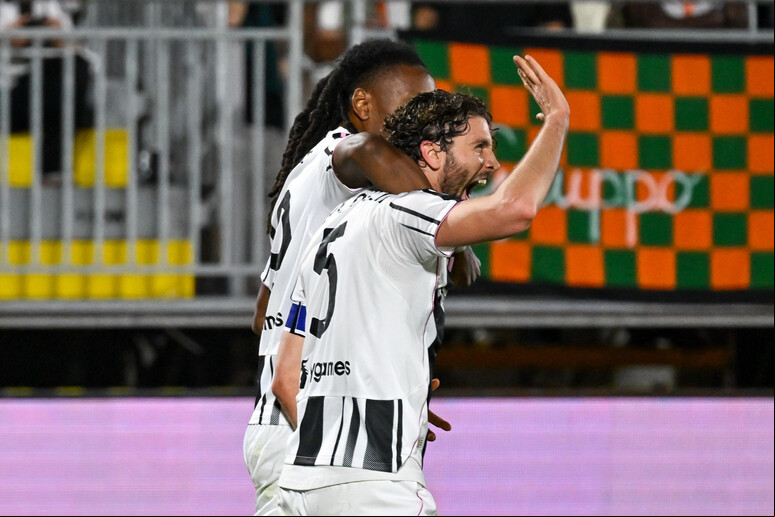 Locatelli celebrando seu gol marcado contra o Venezia na última rodada da Série A - TODOS OS DIREITOS RESERVADOS