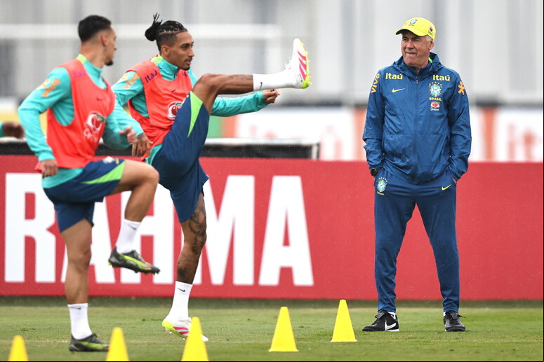 Ancelotti em treino com a seleção © ANSA/EPA
